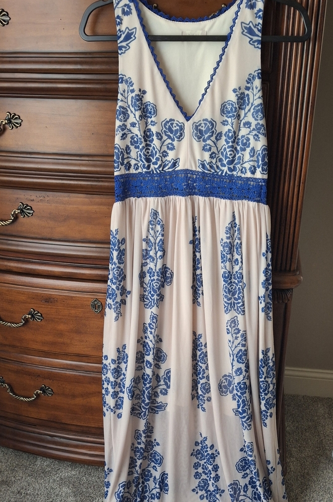 Elegant Blue Floral Maxi Dress